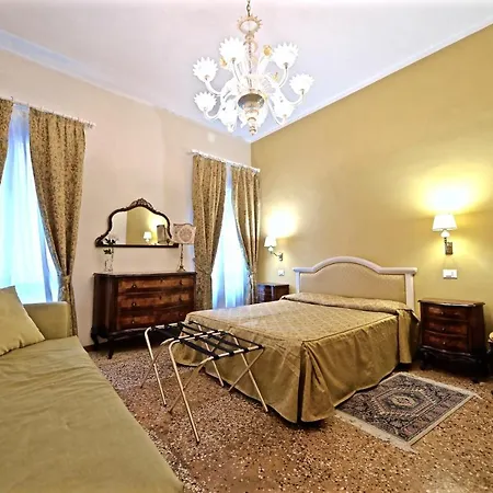 Chandeliers Lägenhet *