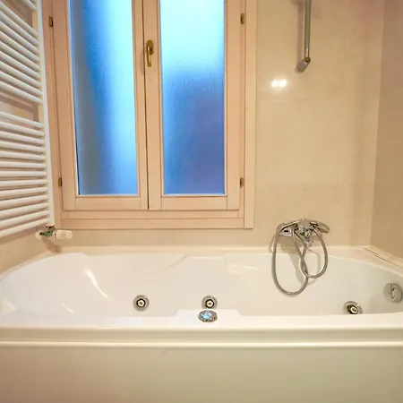 Chandeliers Lägenhet