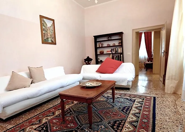 شقة Chandeliers *