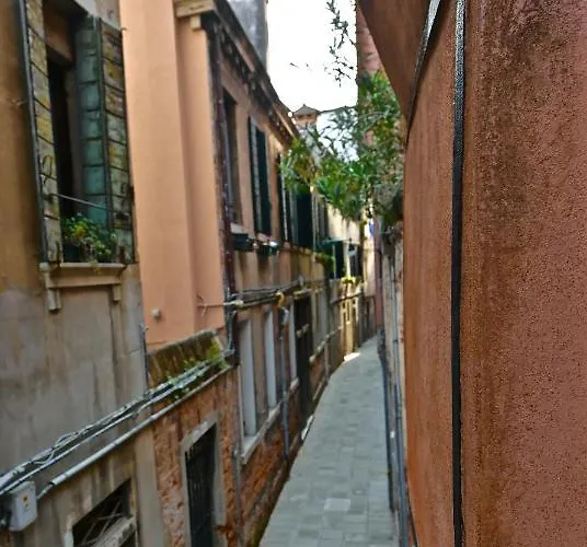 شقة Chandeliers *